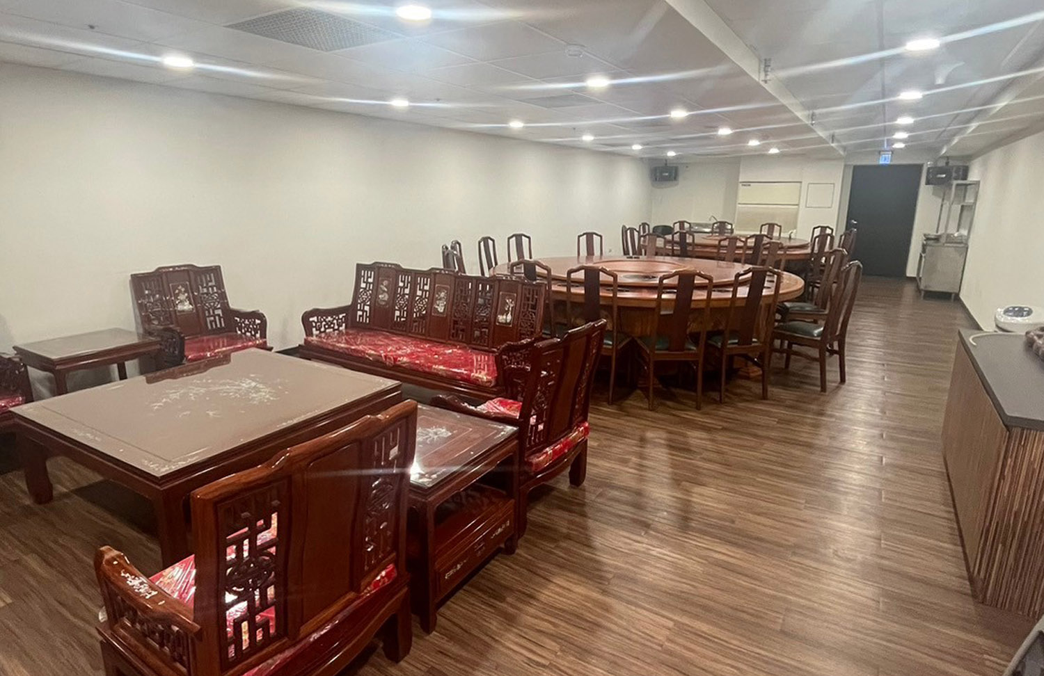 卡拉OK室(額外付費)